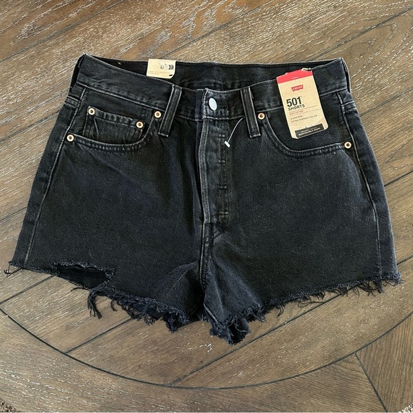 NWT Levi's 501 Black Denim Shorts Size 29 - Picture 2 of 6